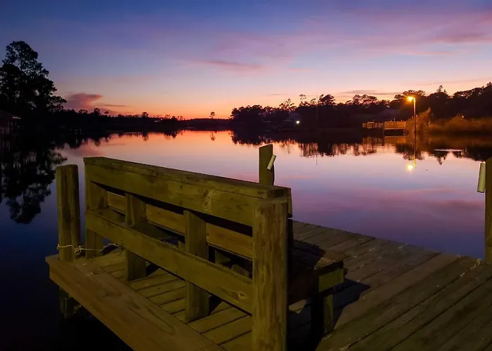 Hotel Pelican Splash Retreat On Bon Secour River!